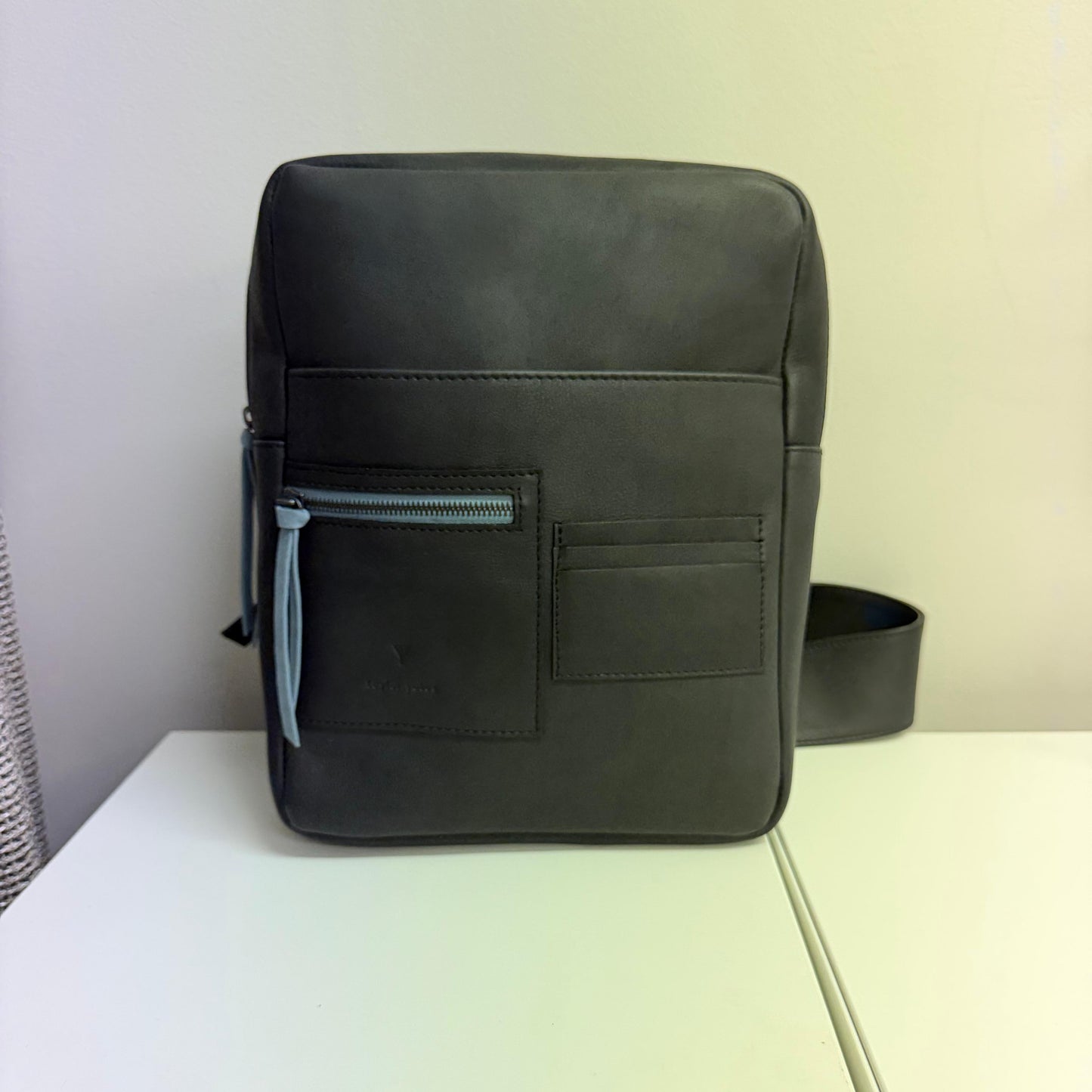 Russell Sling Messenger Bag