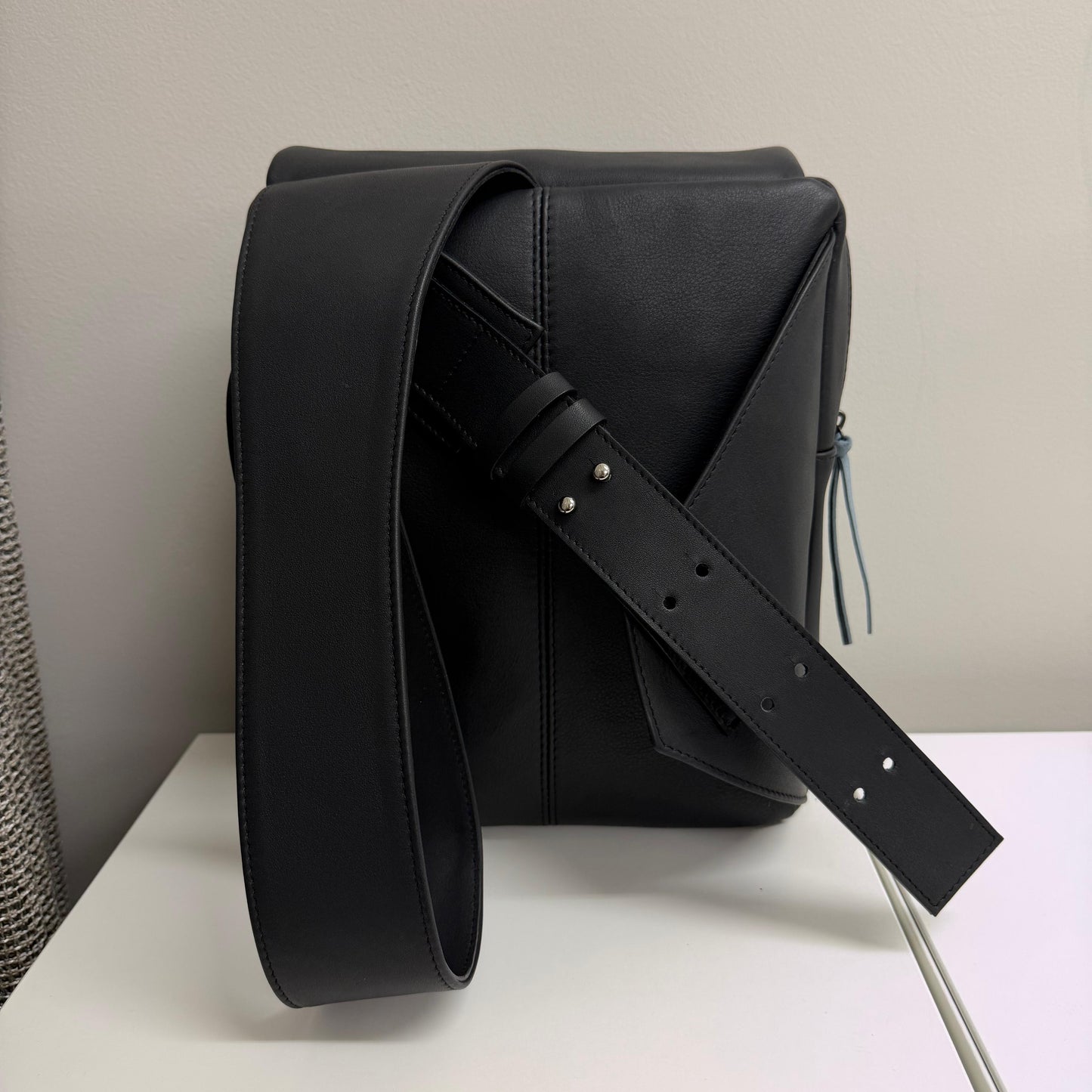 Russell Sling Messenger Bag