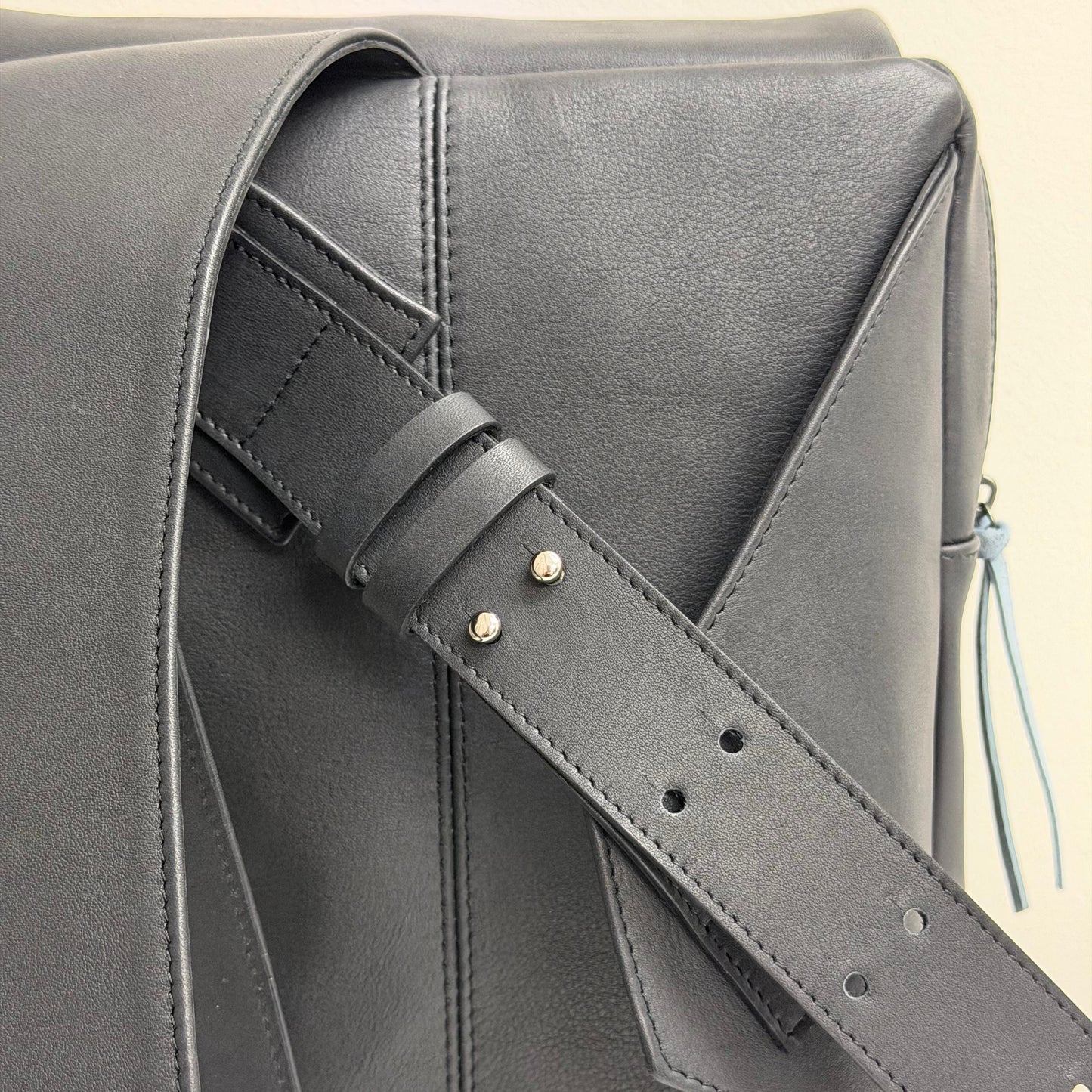 Russell Sling Messenger Bag